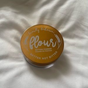 Beauty Bakerie flour setting powder ( oat translucent )